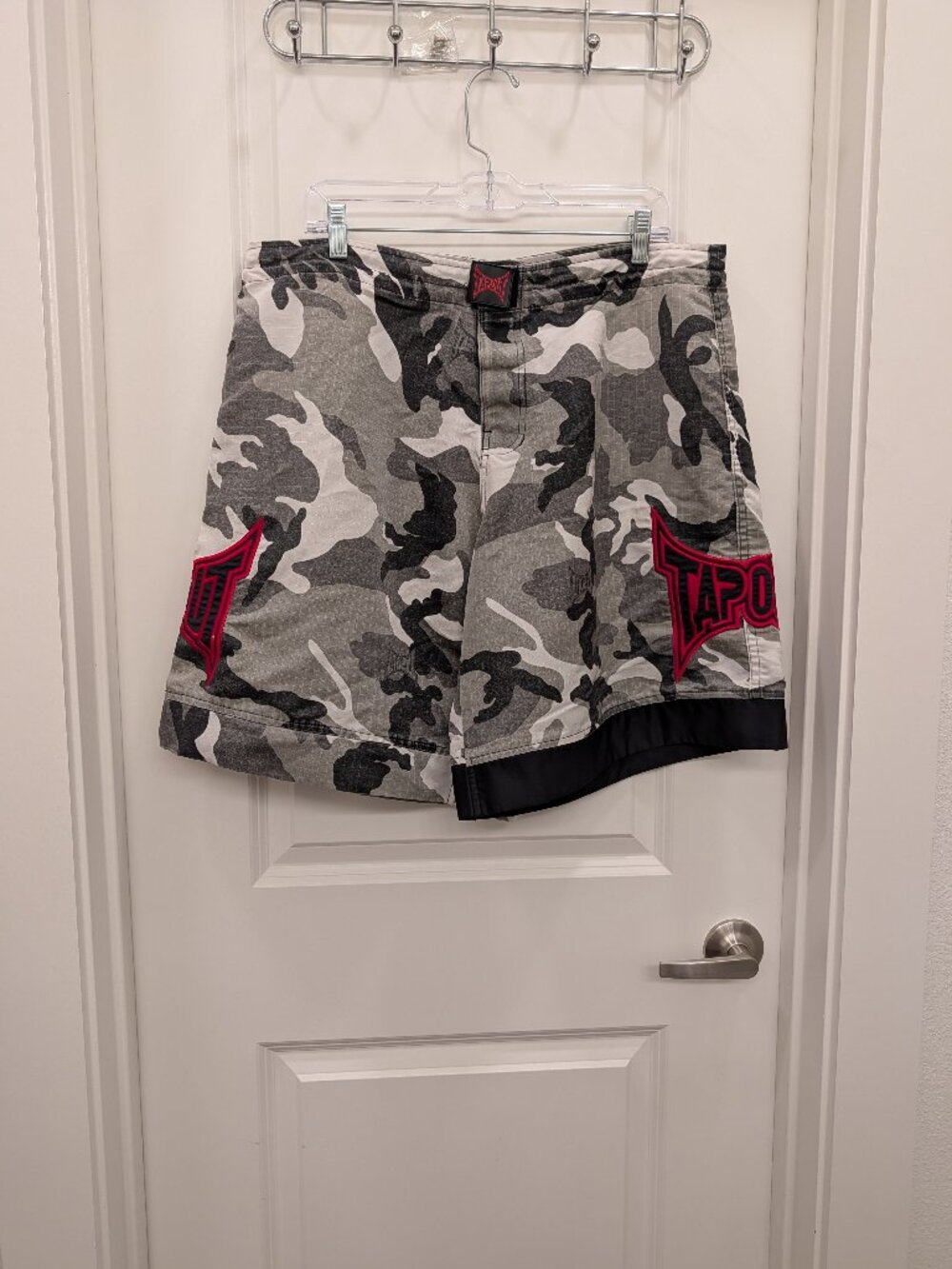 Tapout Men's Grey Camo MMA Board Shorts Size 36 Y2K Red Logo Gym Fight Wear